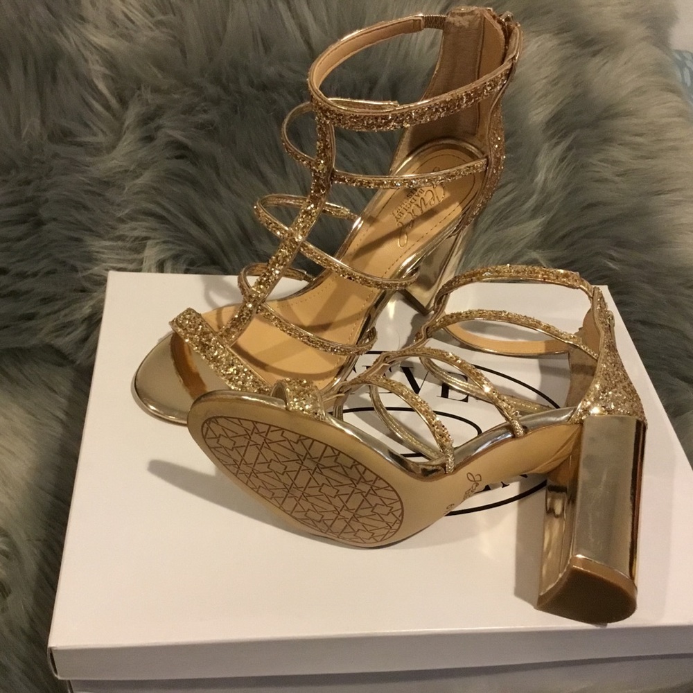 Shoe - Picture 3 of 3